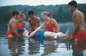 Maniquí para salvamento en el agua y resucitación cardiopulmonar